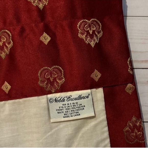 Window drapes - Picture 10 of 13